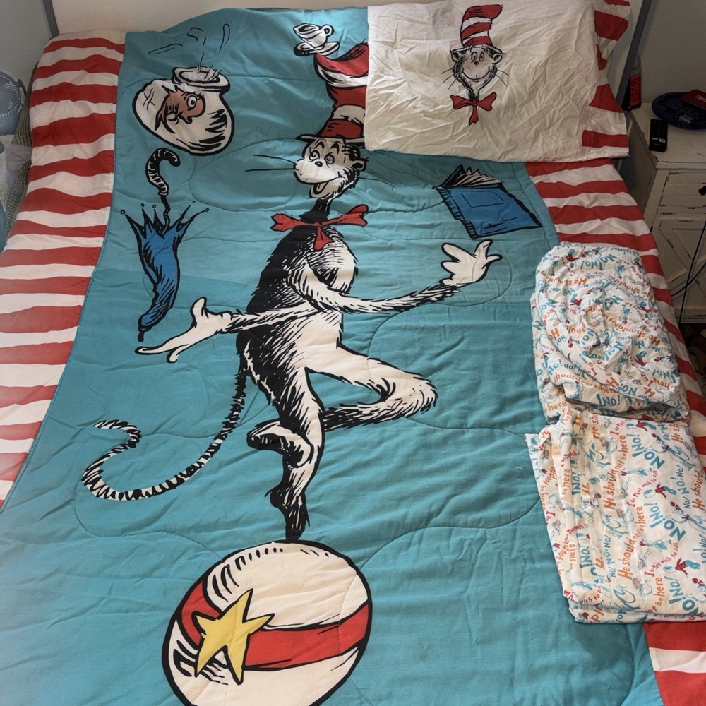 Dr.‎ Seuss The Cat in the Hat Comforter & Sheet Set With Pillow Case